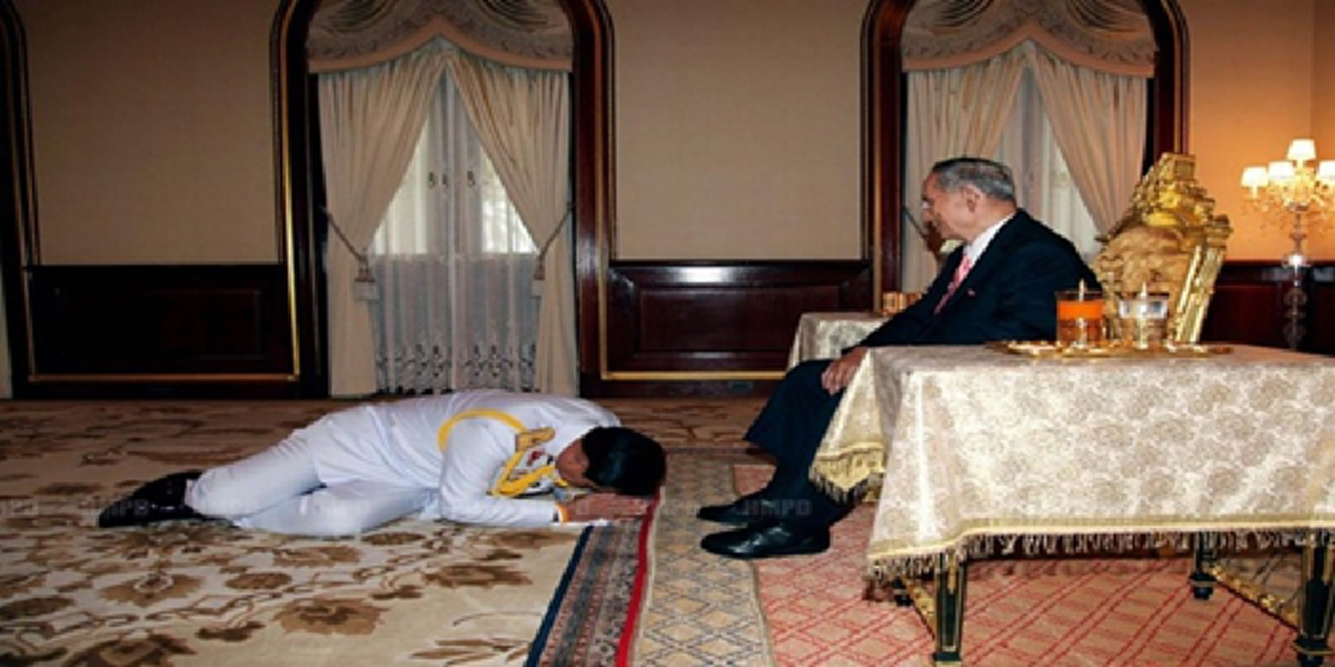 ภาพประวัติศาสตร์…ในหลวงร.9 ตรัส เขารู้ว่าใครรักเราจริง หลังคุณทองแดงเลียหน้า บิ๊กตู่ ความจงรักภักดี น้ำตาที่หลั่งวันที่คนไทยไม่ลืม 26 ต.ค.60