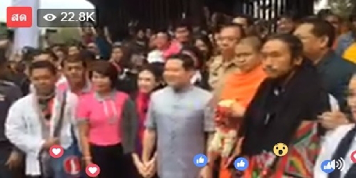 พบกันอีกครั้งของสองนักบุญ!!! ตูน บอดี้สแลม ก้มกราบจิมมี่ ชวาลา ต่างสวมกอดซาบซึ้ง ขอบคุณที่มา...และขอบคุณที่ทำ…?!?