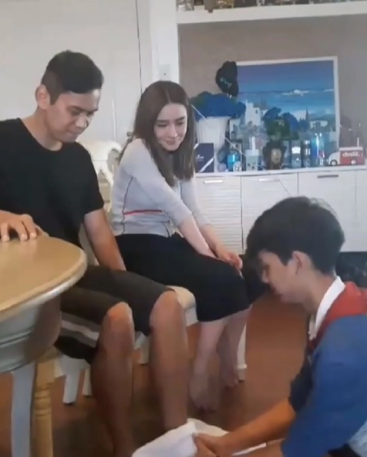 โมเมนท์เกินคำบรรยาย!!!  มาดูข้อความ "หนุ่ม ศรราม" โพสต์ถึงน้องทิกเกอร์ หลังเห็นภาพล้างเท้าพ่อแมว-แม่นิโคล !!