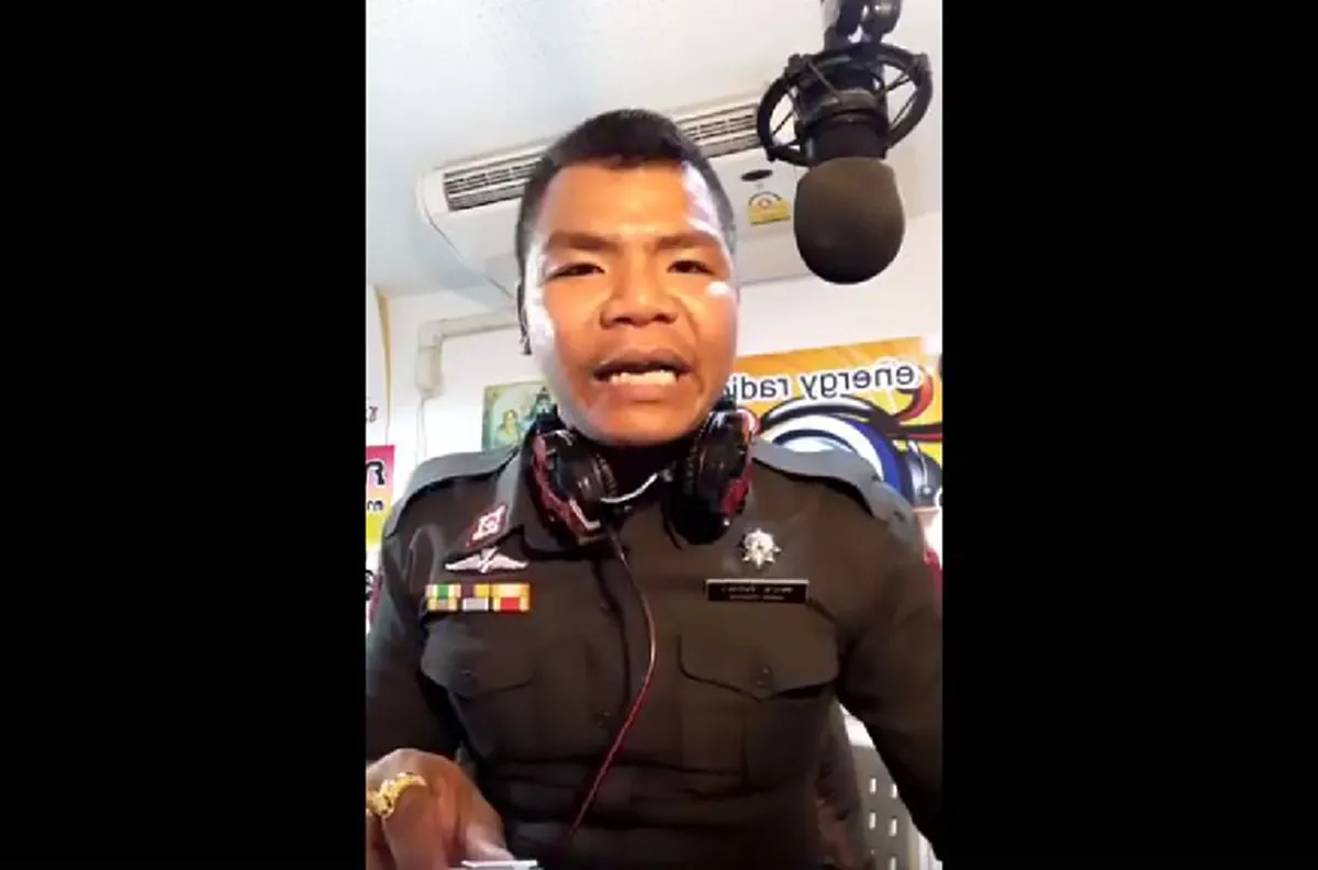 เซิ้งไฟเเลบ!! "ตำรวจขอนเเก่น" สายบันเทิง..สวมบทดีเจเพลงลูกทุ่ง จัดเต็ม!!ร้อง,เต้นสุดเหวี่ยง... ฮากระจาย!! ยอดวิวพุ่งเหยียบล้าน (มีคลิป)