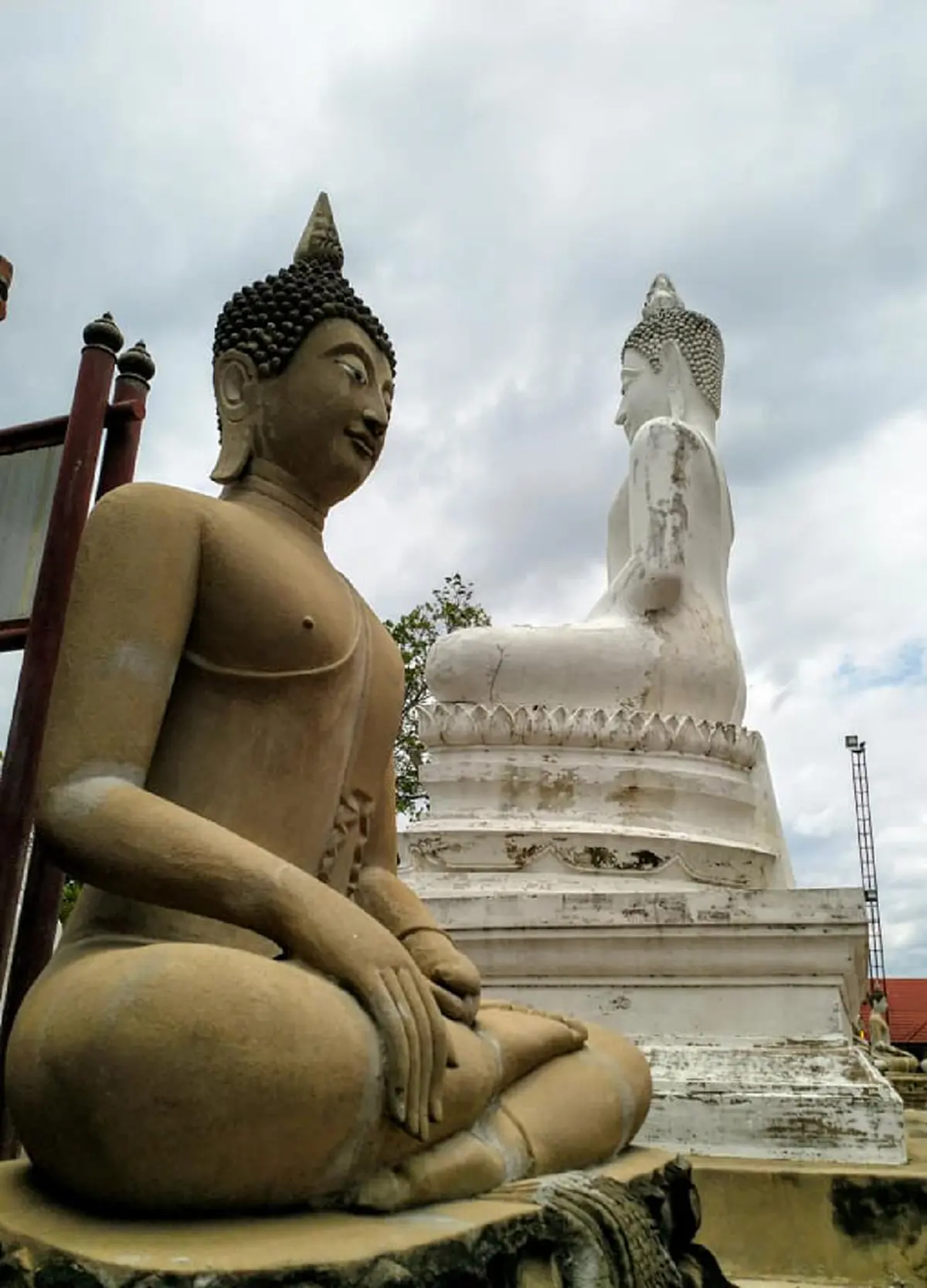 แห่แชร์ภาพถ่าย พระเอกวัดใหญ่ฯอยุธยา ชาวเน็ตเจอตัวจริงจังๆ ไม่นึกไม่ฝันท่านจะมาที่นี่ (ภาพชุด)