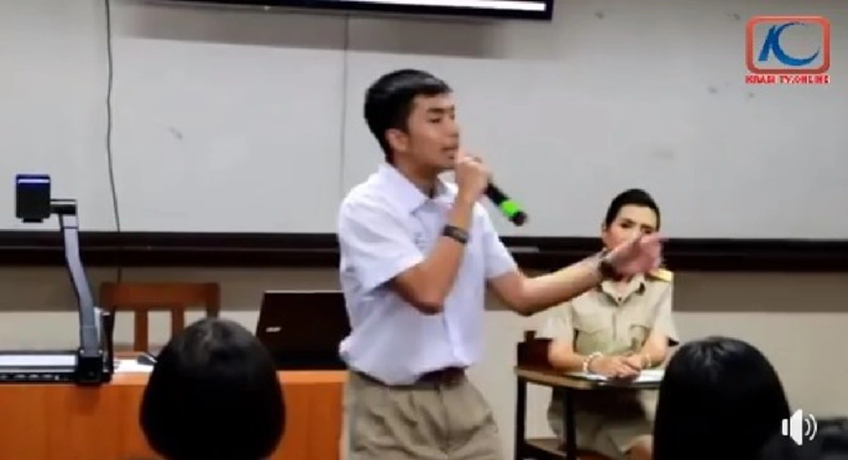 ครูสาวกระบี่สุดแนว นำจังหวะแร็พให้นร.ท่องคำราชาศัพท์  ให้แต่ละคนมายืนโย่วๆหน้าห้อง