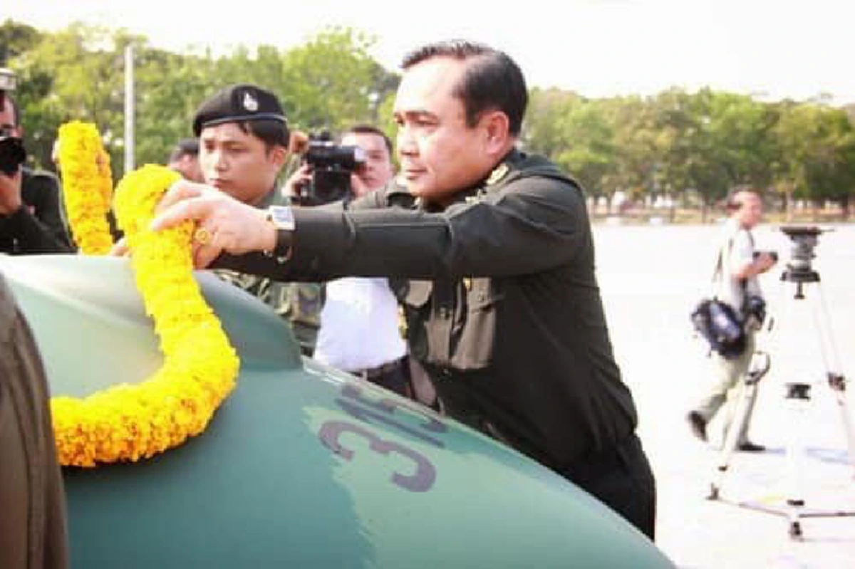 หงายเงิบ! บิ๊กแดงมาเองทบ.ซื้อเฮลิคอปเตอร์?งัดหลักฐานตอกหน้า!คนละรุ่น-สมรรถนะต่างเยอะของเสี่ยวิชัย แพงกว่าผิดตรงไหน