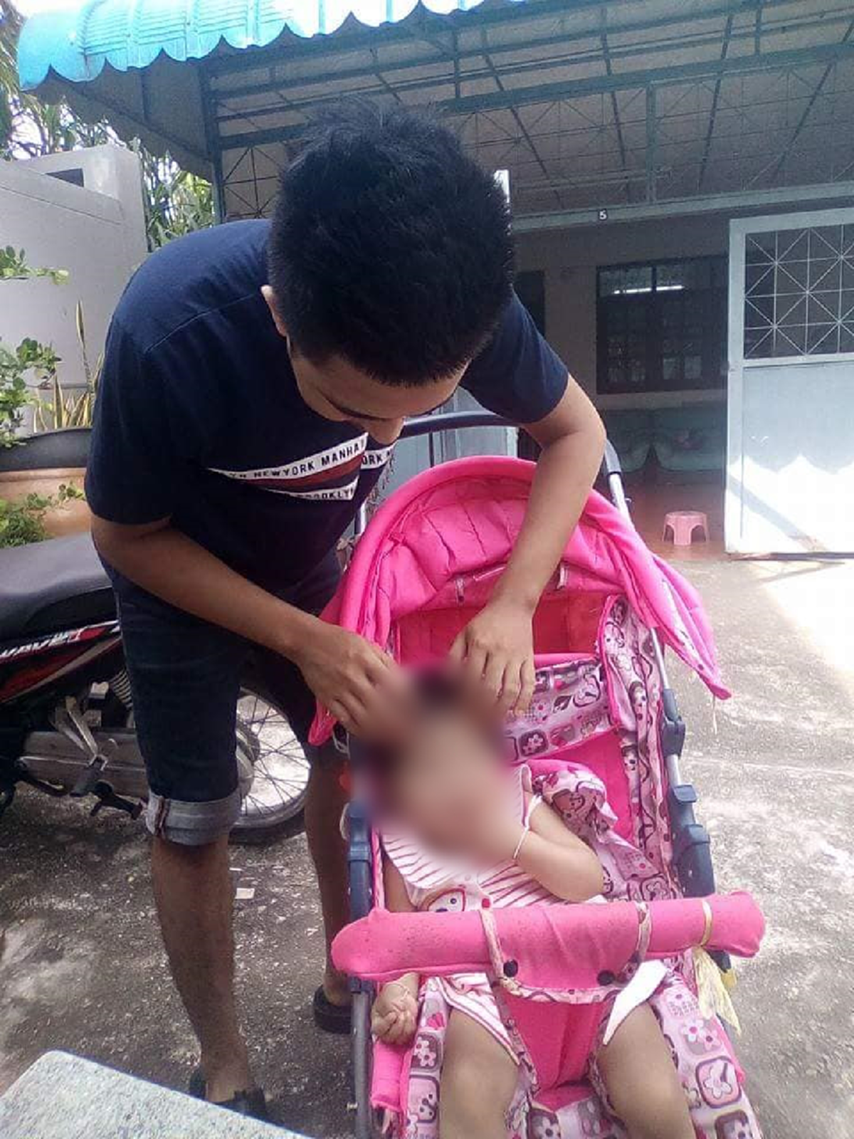 พ่อใบเลี้ยงเดี่ยว เลี้ยงลูกสาวป่วยตั้งแต่5เดือนจนโตน่ารัก ภรรยาไปมีแฟนใหม่ไม่เคยหา กลัวมาฟ้องพรากลูก