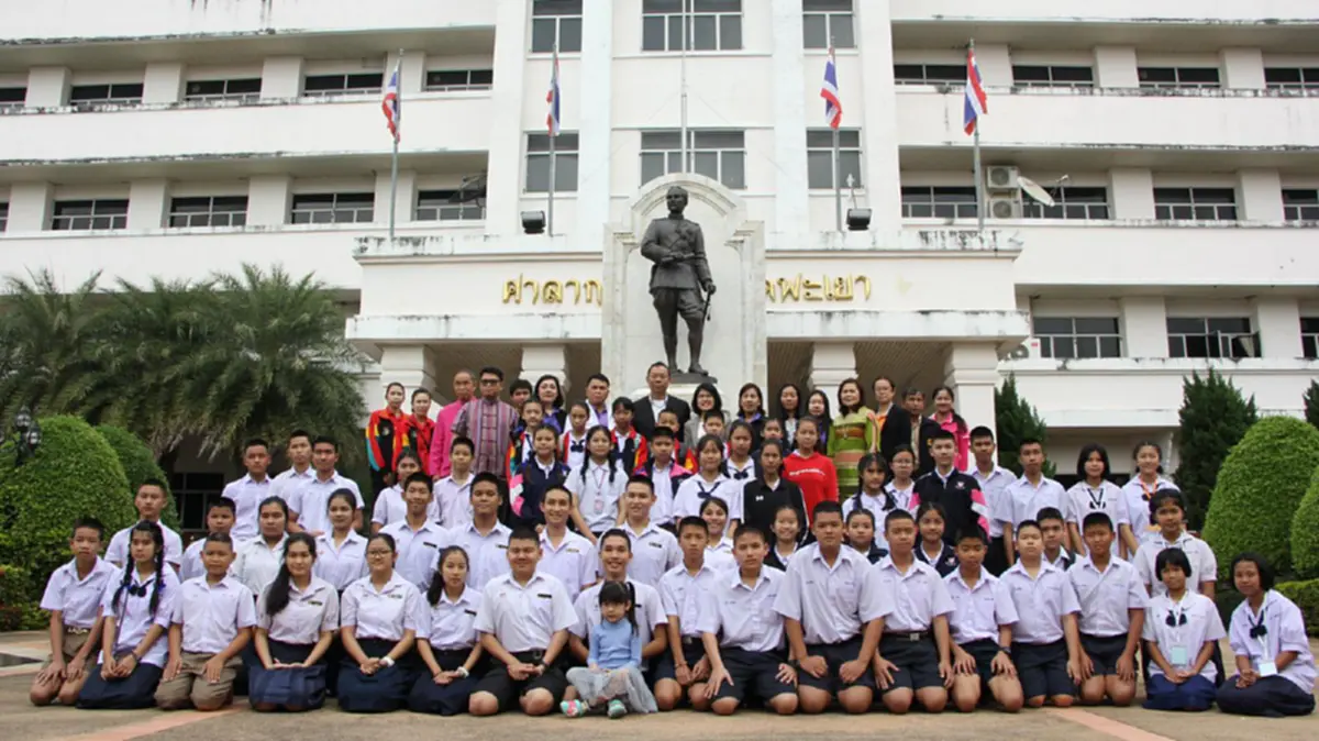 ณรงค์ศักดิ์ เปิดห้องให้เด็กๆนั่งเก้าอี้ผู้ว่าฯ แจกกระปุกออมสินพร้อมเงิน ขอเก่งแล้วต้องเป็นคนดีด้วย