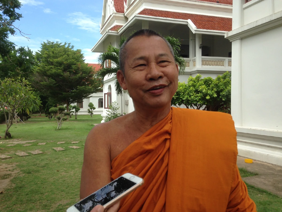 ยากทำใจ \"เล็ก ฝันเด่น\" โพสต์เศร้าน้ำตาไหล เห็นภาพ \"ต้นศรีมหาโพธิ์\" ในหลวง ร.9 ทรงปลูกปี 2501 ถูกตัดโค่น