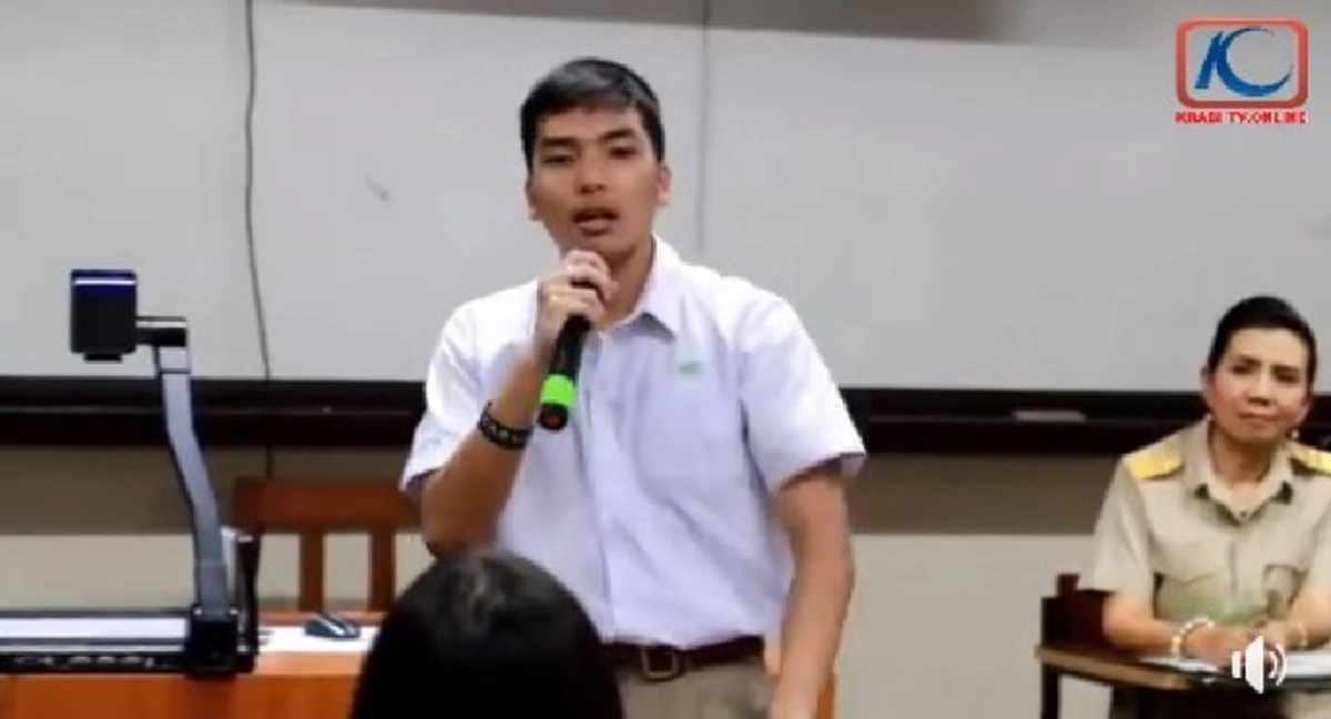 ครูสาวกระบี่สุดแนว นำจังหวะแร็พให้นร.ท่องคำราชาศัพท์  ให้แต่ละคนมายืนโย่วๆหน้าห้อง