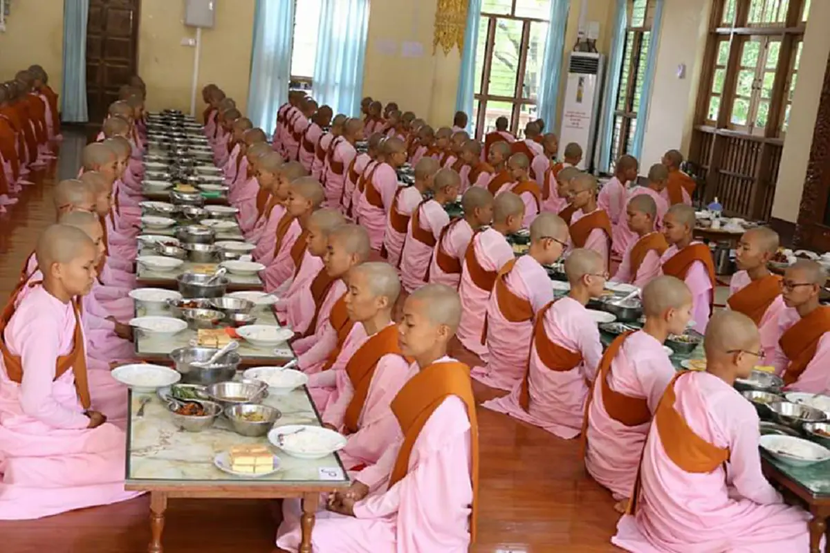 กราบสาธุยิ่ง! ชมวิถีปฏิบัติแม่ชีเมืองสะกาย เป๊ะทุกอย่าง แม้กระทั่งถอดรองเท้า