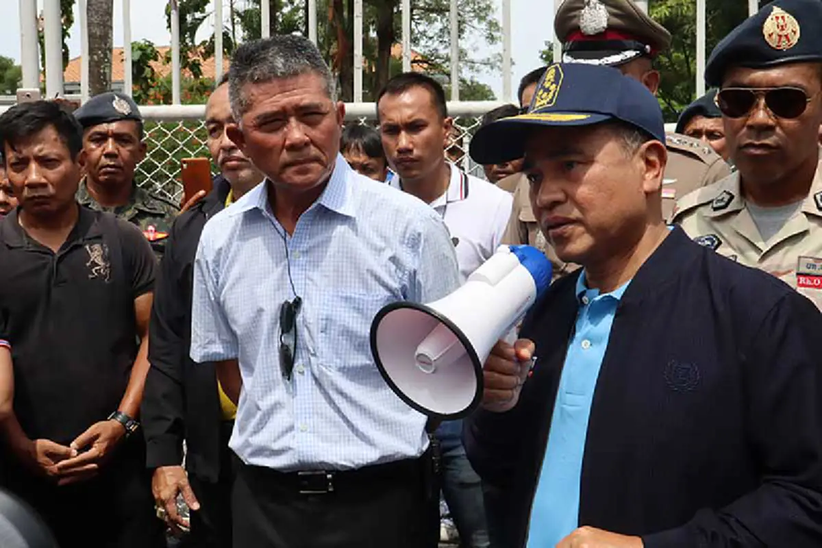 ย้ายด่วน! 9ตร.ภูเก็ตระดมยิงหนุ่มแหกด่านอ้างชักปืนสู้ ญาติแห่ศพประท้วง ลูกมีอาวุธแต่ไม่ได้ใช้