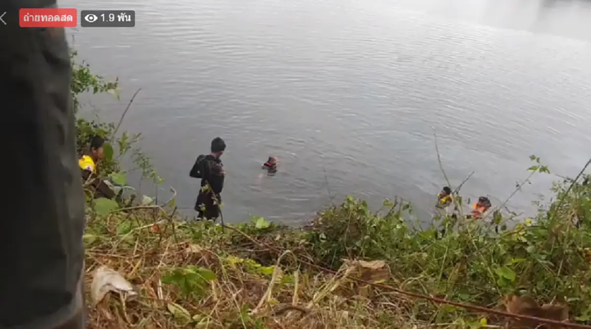 สะเทือนใจหนัก หนุ่มหนองคายปล่อยโฮ ขับเก๋งเสียหลักพุ่งจมน้ำ ครอบครัวติดซากรถเสียชีวิตยกคัน