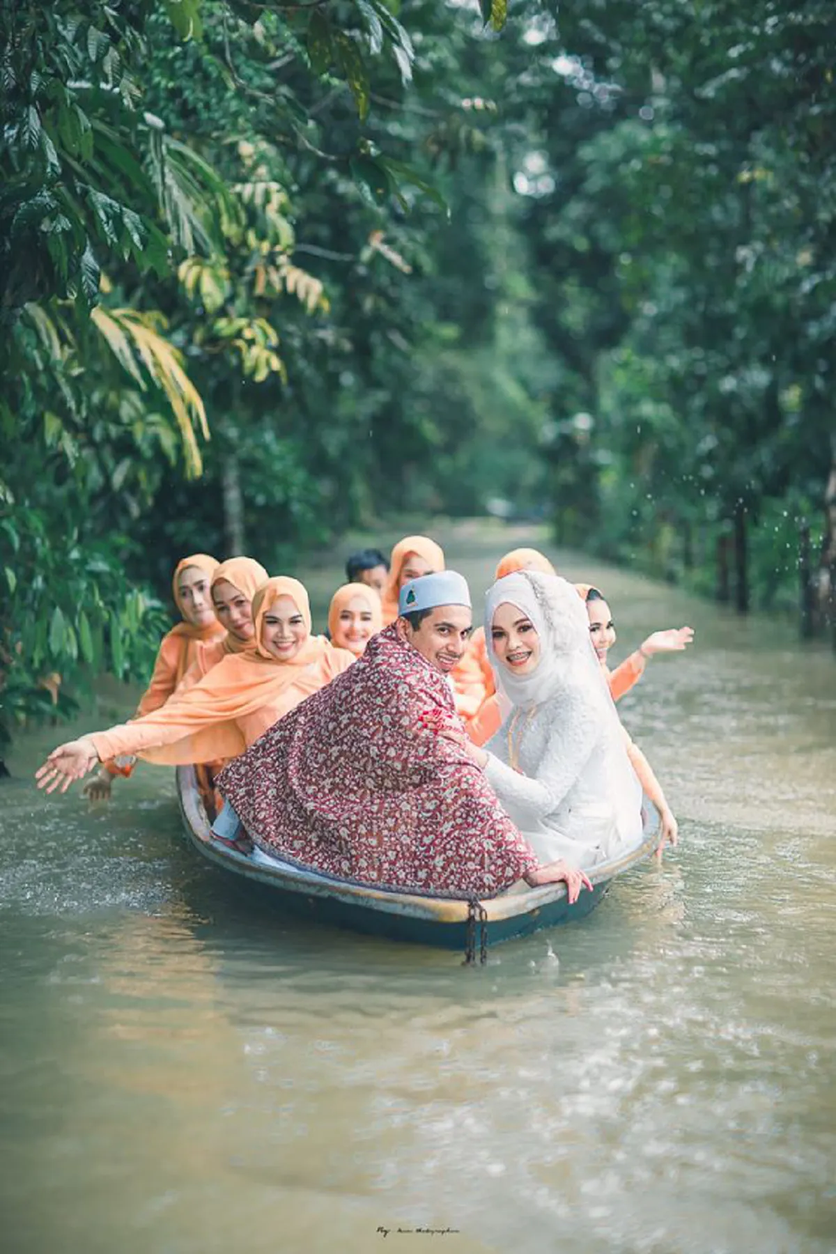 ช่างภาพโพสต์เรื่องราวประทับใจ เมื่อผมต้องไปถ่ายภาพแต่งงานในวันที่น้ำท่วมสูง