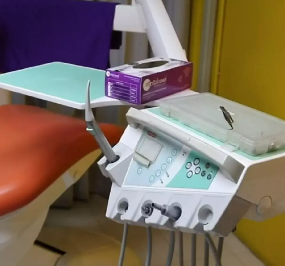 คดีพลิก! อดีตพระเอกดัง "คูณ คณิน" เปิดปากเคลียร์ โดนบุกจับเปิดคลินิกทำฟันเถื่อน