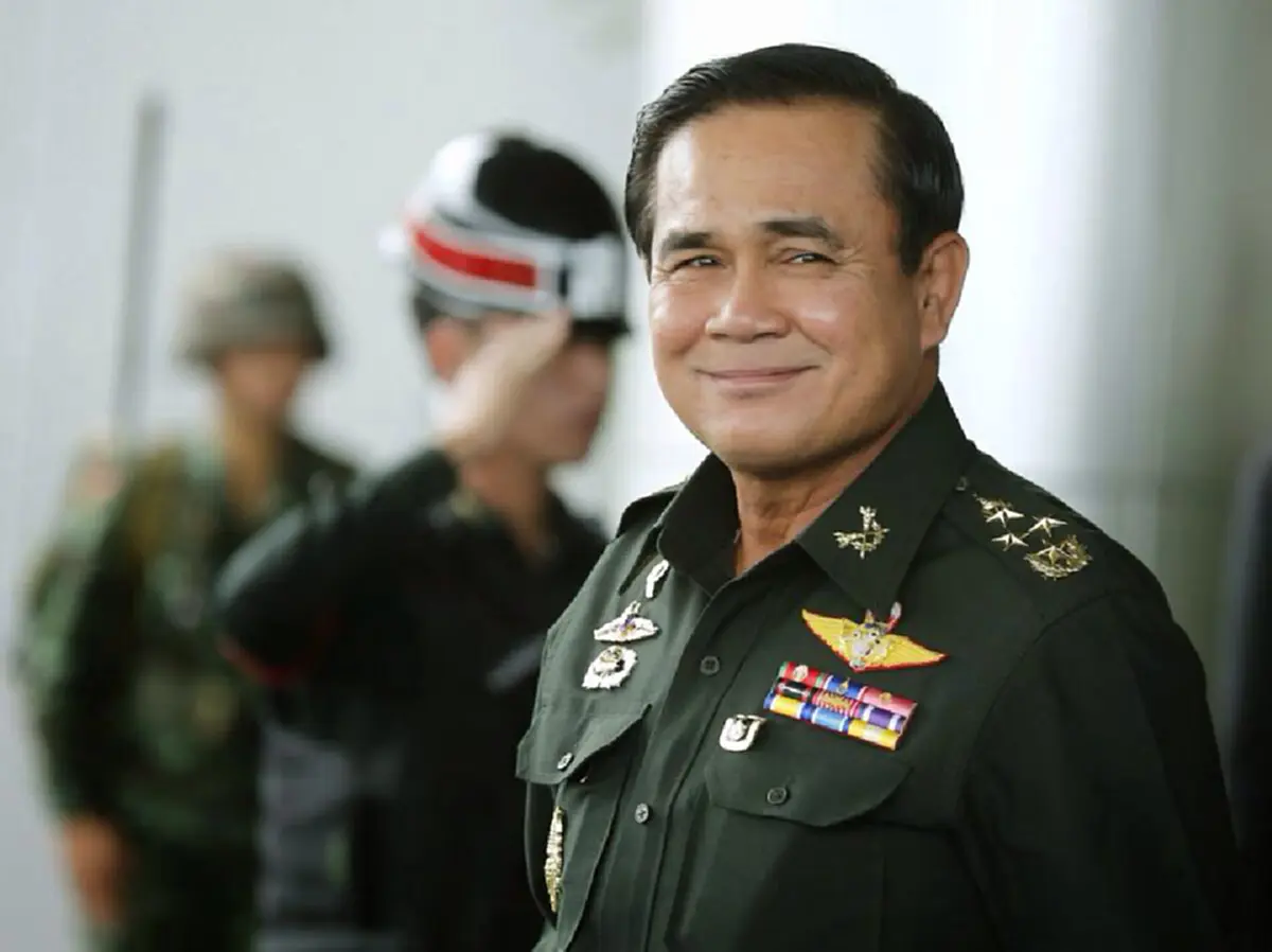 พระมหากรุณาธิคุณเป็นล้นพ้น อันหาที่สุดมิได้!! ในหลวงรัชกาลที่ 10 ให้ผู้แทนพระองค์เชิญแจกันดอกไม้ พระราชทานแก่ พล.อ.ประยุทธ์ เนื่องในวันเกิด