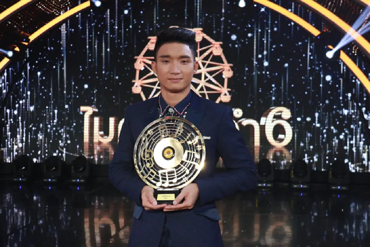 สั้นๆ แต่สุดซาบซึ้ง!! "ครูสลา" เปิดใจหมดเปลือก  พูดถึง "นัน ไมค์ทองคำ" หลังถูกเหยียดเชื้อชาติ ทำเอาโซเชียลสะเทือน..เขาก็คน?? (ชมคลิป)