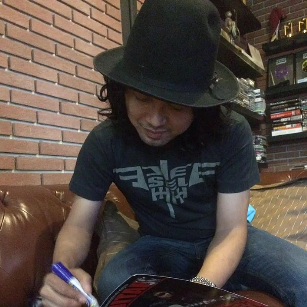 เหตุผลมันมี "หงส์" ตอบชัดๆ ทำไมถึงไม่ช่วยพา"เสก"ไปรพ. อยู่เฉยก็โดนด่า ใครจะบ้าไม่รักพี่ตัวเอง