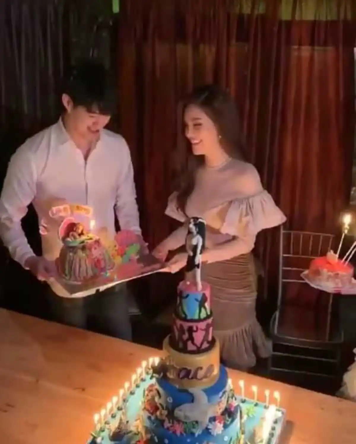 "เกรซ กาญจน์เกล้า" ถ่ายรูปร่วมเฟรม "ก้อง กรุณ-พัดพัด" แฮปปี้แฟนเก่าควงแฟนใหม่มางานวันเกิด