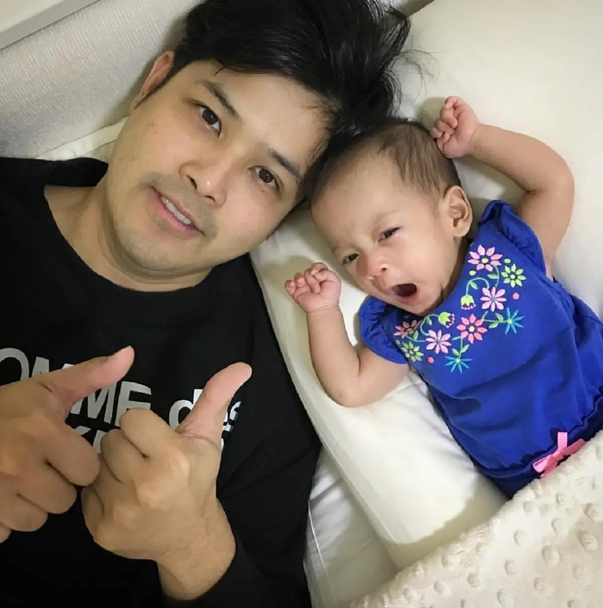 แฟนคลับพูดเป็นเสียงเดียวกัน! "น้องมียา" ลูกสาว "เติ้ล ตะวัน" ใบหน้าสวยตาหวาน เหมือน "ย่าดวงดาว" (ชมภาพ)