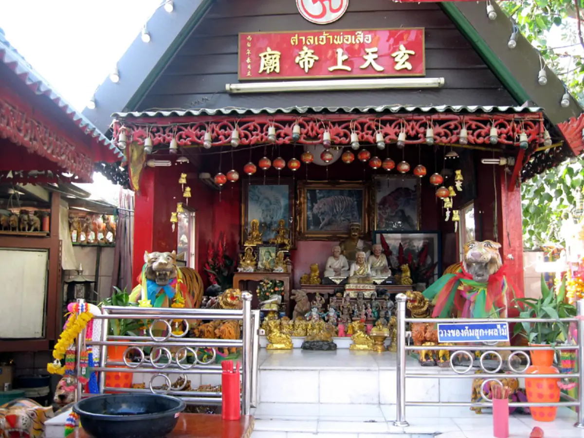 จะเสี่ยงโชคทั้งที!!! ต้องมีความหวัง! ลองแวะไปยัง ๑๐ สถานที่ศักดิ์สิทธิ์เหล่านี้ดู อาจจะมีคำตอบ!!!