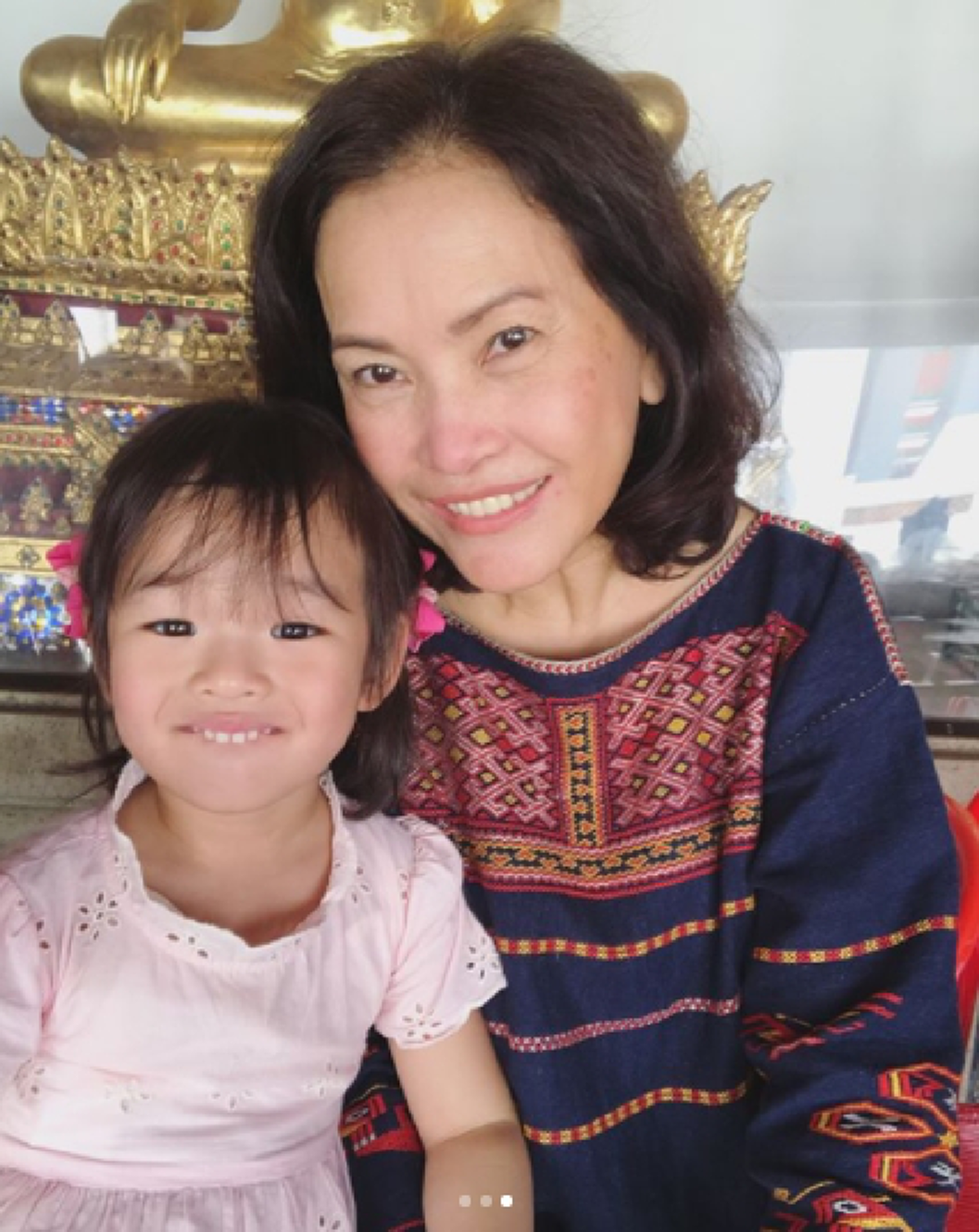 สวยทั้งคุณแม่คุณลูก!! "แอฟ" พา "น้องปีใหม่" ทำบุญเลี้ยงพระ ในวันเกิดครบ 3 ขวบ พร้อมขอบคุณทุกคำอวยพรของทุกท่าน #น่าเอ็นดู