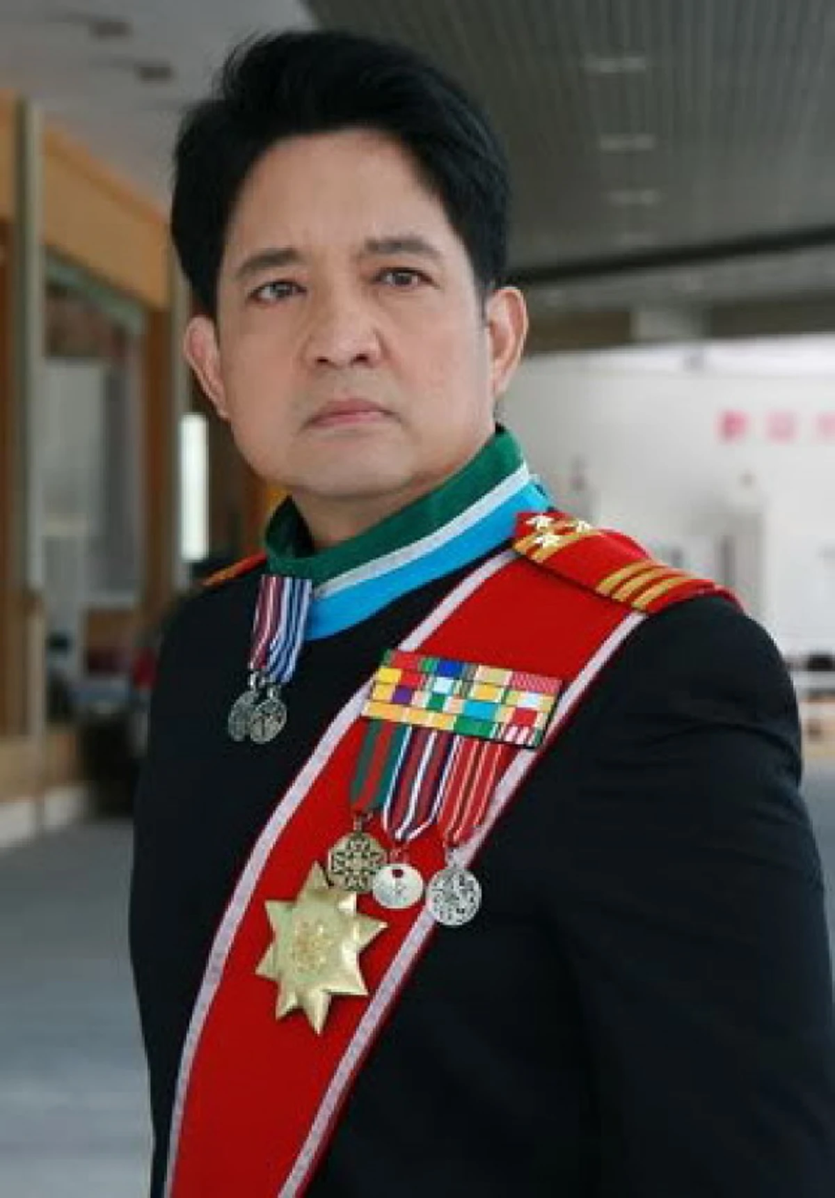 #ไม่เคยรู้มาก่อน!! 8 ดาราดังที่มีอาชีพ "ทหาร ตำรวจ" บางคนมียศระดับสูง ทำแฟนคลับอึ้ง สตั๊นไป 10 วิ อย่าได้แหยมเชียว !! (ชมภาพ)