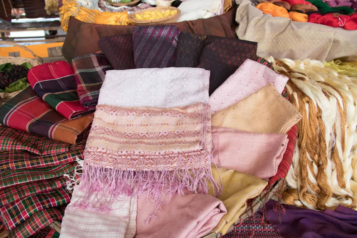 ศูนย์การค้าเซ็นทรัลพลาซา นครราชสีมา ขอเชิญชมงานประกวดเส้นไหม ผ้าไหมตรานกยูงพระราชทานฯ และผลิตภัณฑ์หม่อนไหมคุณภาพระดับโลก