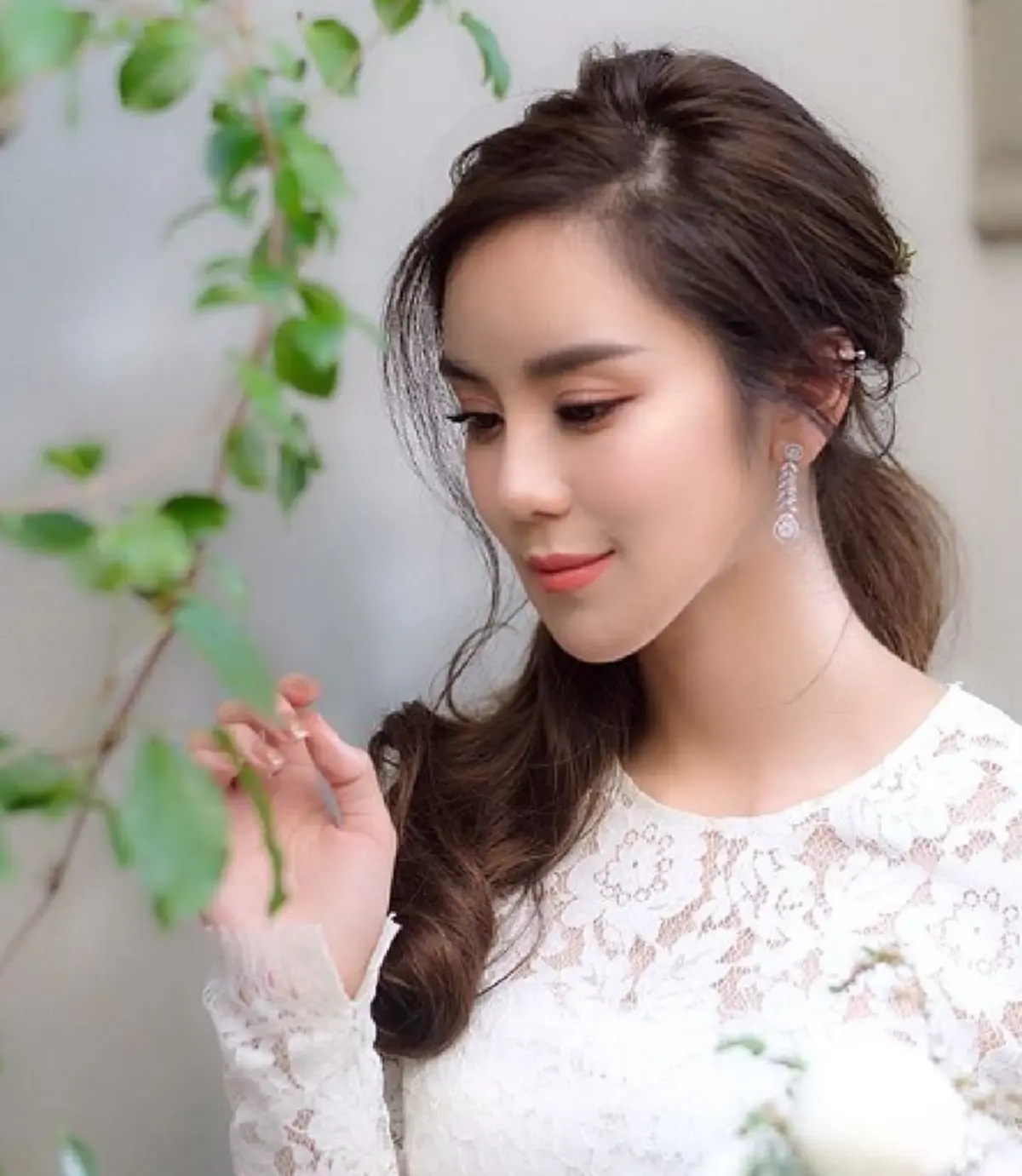 "ขนมจีน-ไฮโซเคน" เข้าพิธีวิวาห์ ตื้นตันวินาทีสวมแหวน เพื่อนพ้องวงการบันเทิงร่วมงานเพียบ