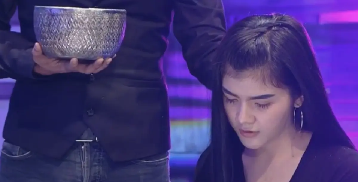 อึ้งทั้งสตู!! วิญญาณเข้ากลางรายการ! \"ริว จิตสัมผัส\" พูดคุยกับ \"สัมภเวสี\"  พร้อมลั่นประโยค?? ฟังแล้วถึงกับผวา ขนหัวลุก! (คลิป)