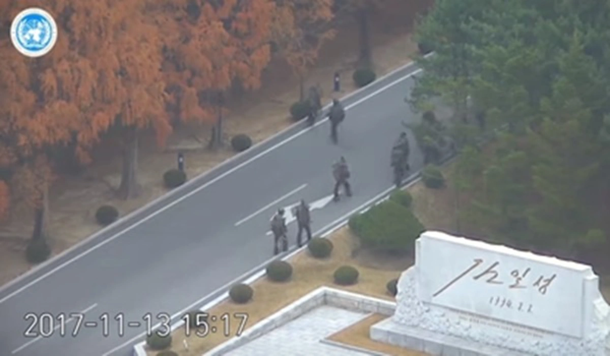 เปิดคลิปนาที ทหารเกาหลีเหนือถูกเพื่อนทหารยิงสาหัส หลังแปรพักตร์หนีข้ามชายแดนมาเกาหลีใต้