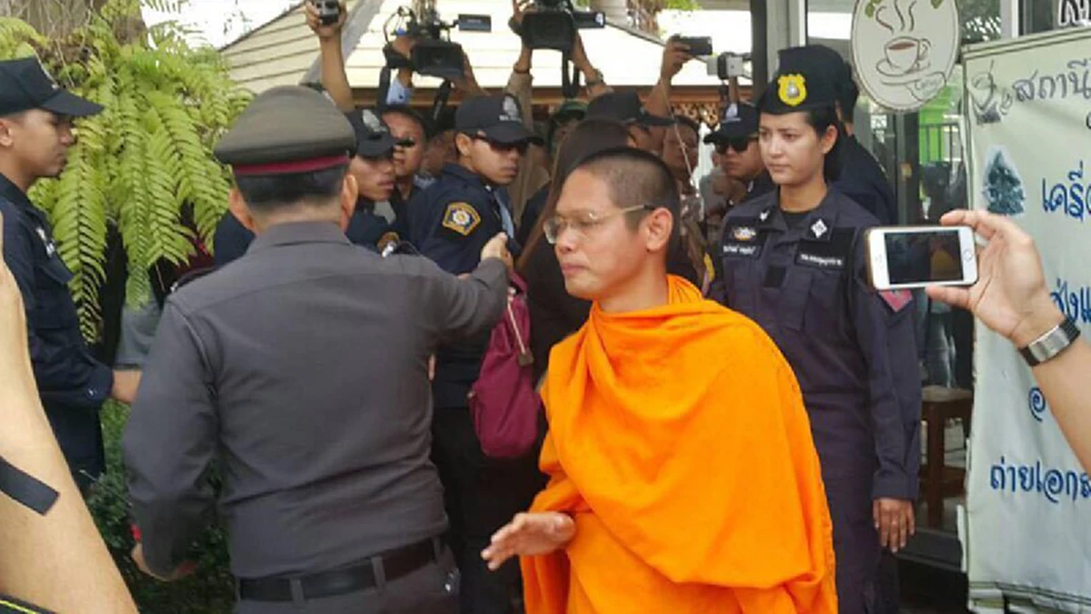 ล่าสุด!!! "พระเสกสรรค์"ถูกคุมตัวเข้าห้องคุมขังเรียบร้อยแล้ว...ตอนมามาอย่างมั่นใจ พอเข้าไปสีหน้าไม่สู้ดี!!??(รายละเอียด)