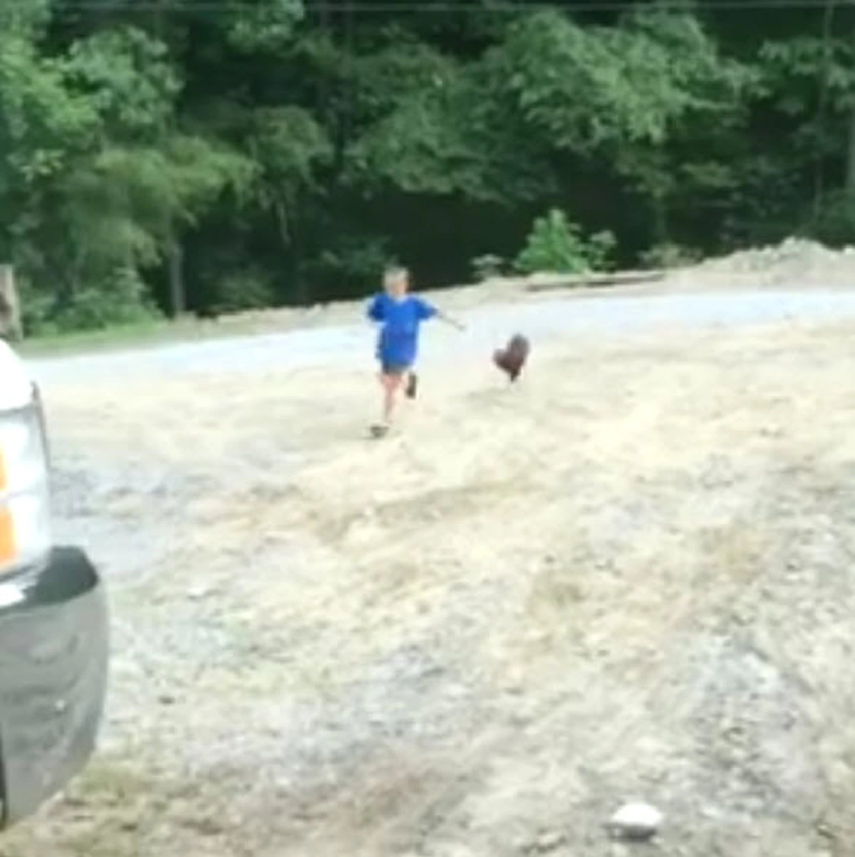 ขำท้องแข็ง !!! รวมสุดยอด "ไก่ขาโหด" ไล่จิกทั้งเด็ก-ทั้งผูู้ใหญ่ ทำคนดูฮากระจาย แต่คนโดนวิ่งหนีกระเจิง !!! (ชมคลิป)