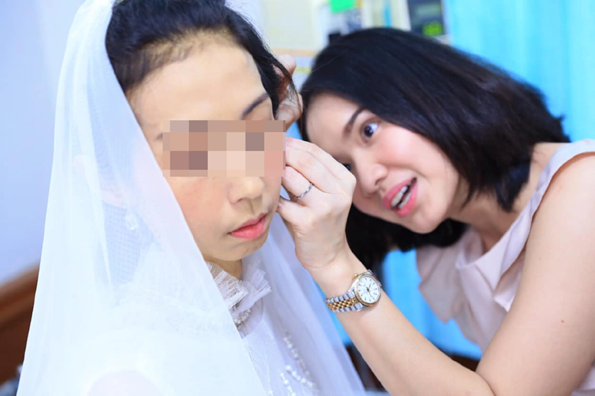 เปิดใจ\"คุณกุ๊ก\"เผยวินาทีก่อนคนรักสิ้นใจ ชูมือบอกทุกคนว่าไหว ก่อนหลับตาและจากไปอย่างสงบ เผยต้นเหตุ แค่ปวดท้องคิดว่าไม่เป็นอะไร.. เป็นอุทาหรณ์