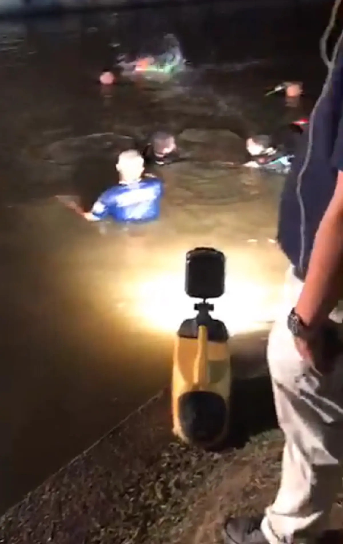 เก๋งคูเมือง คนขับอ้างมา 3 คน เจ้าหน้าที่ค้นหาอยู่นาน สุดท้ายสารภาพสิ้น