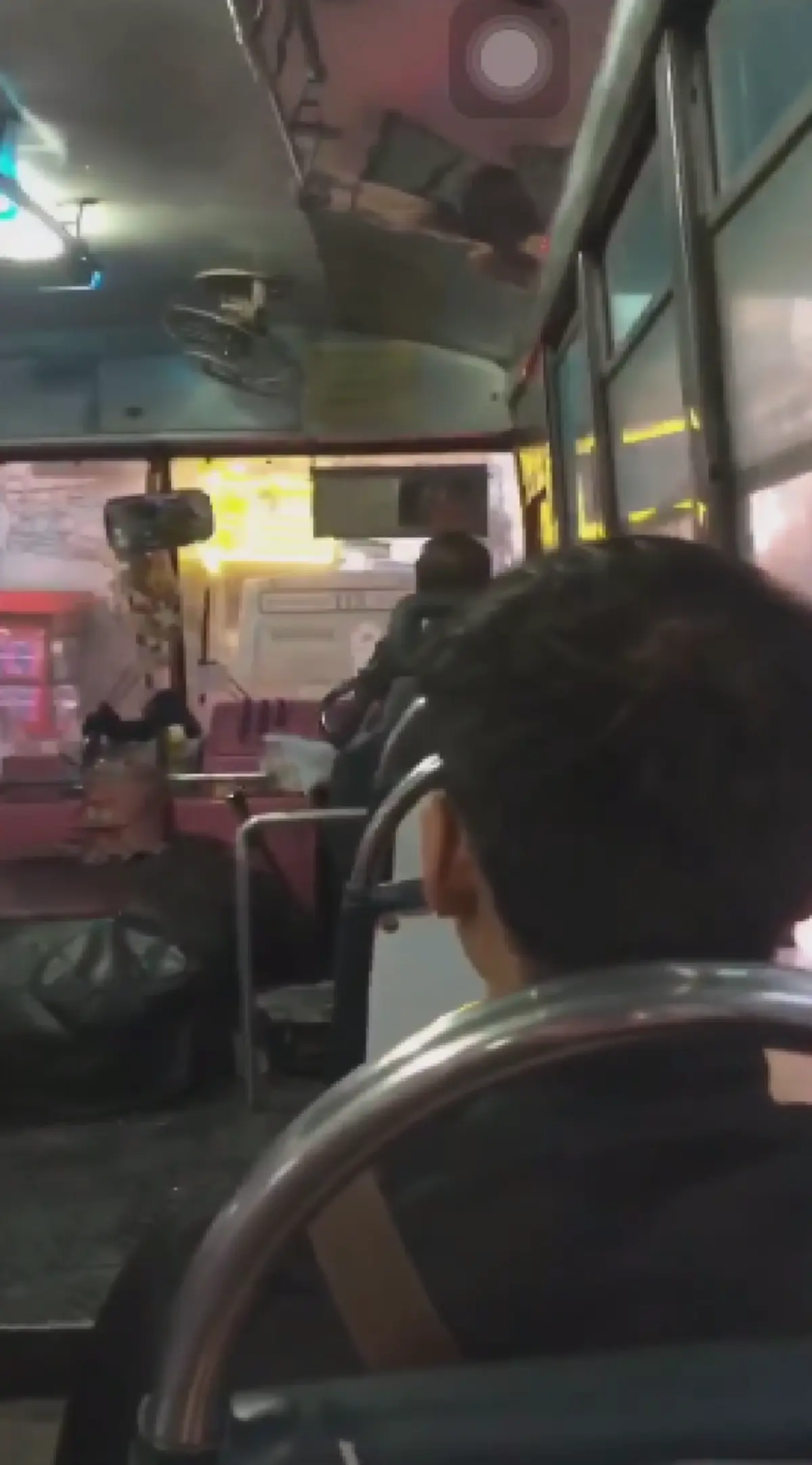 รถเมล์สาย 115 ขับไปแข่งกันไป ด่ากันตลอดทาง