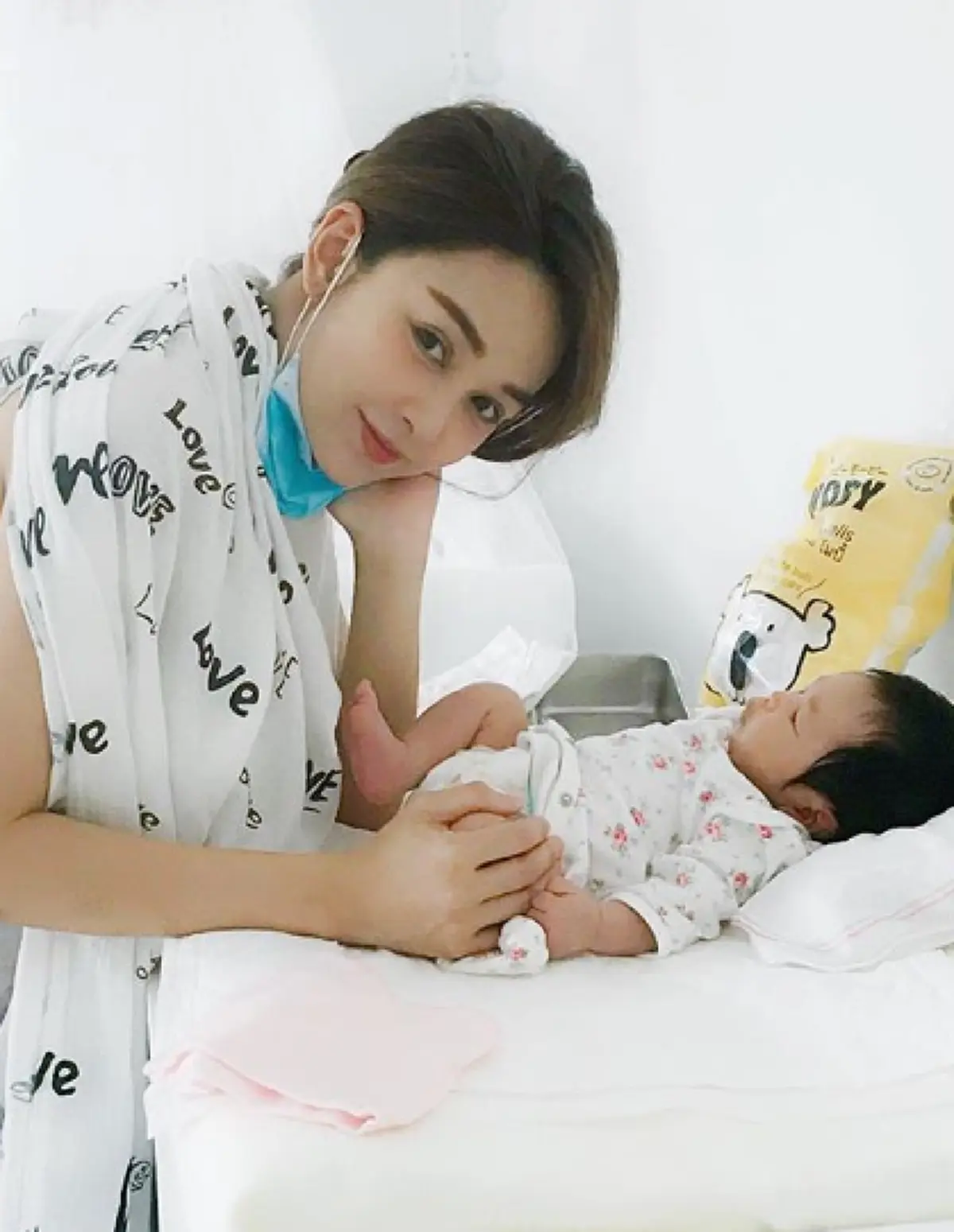 ทรมานสาหัส "เป้ย ปานวาด" เปิดใจอยู่ในภาวะซึมเศร้าหลังคลอด แต่ต้องฝืนเข้มแข็งเพื่อลูกๆ