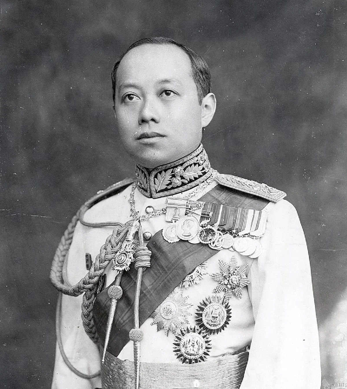 เหตุการณ์วันครองราชย์!! ๒๓ ต.ค. "สมเด็จพระบรมโอรสาธิราช เจ้าฟ้ามหาวชิราวุธฯ" ขึ้นเสวยราชสมบัติเป็นพระมหากษัตริย์รัชกาลที่ ๖ แห่งราชวงศ์จักรี