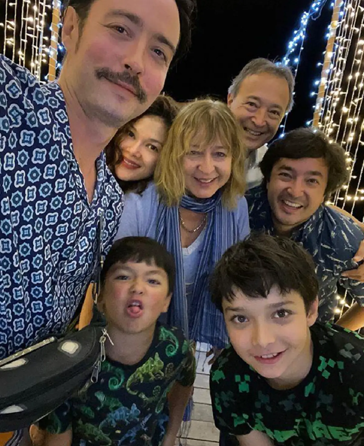 ฮิวโก้ ถ่ายภาพหาดูยากกับ ตระกูลจักรพงษ์ ร่วมเฟรมจากรุ่นย่าสู่รุ่นหลาน