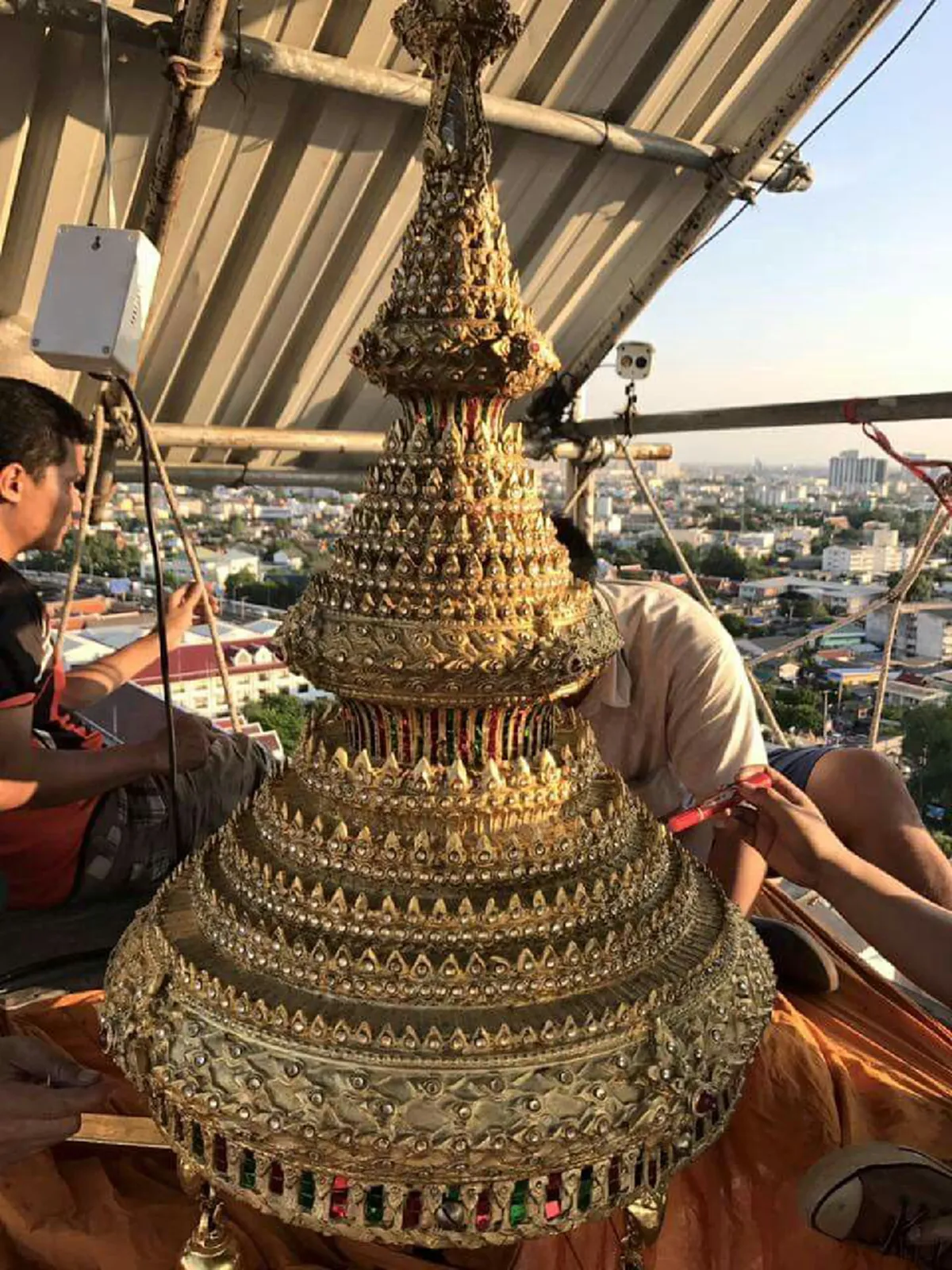 พระมงกุฎเหนือยอด