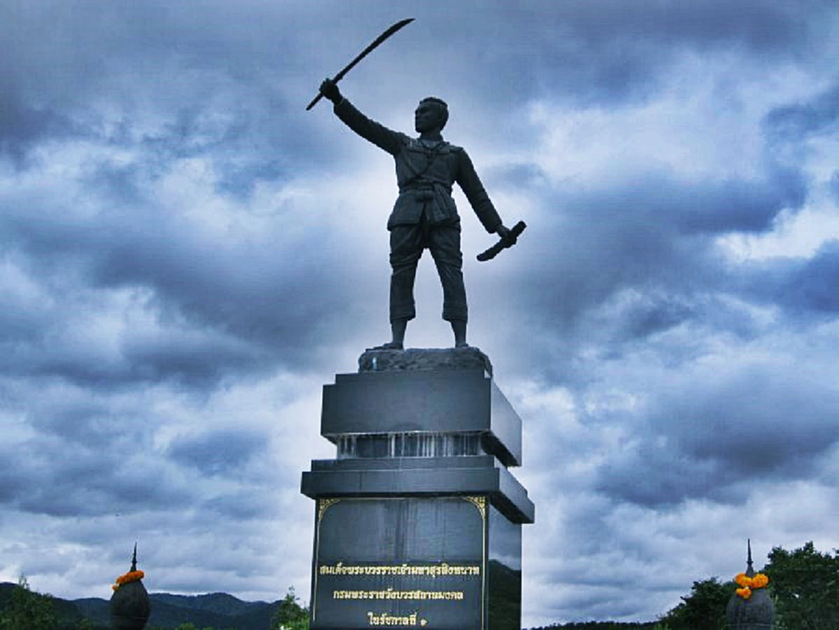 มหาบุรุษแห่งชาติไทย!! เปิดประวัติ "กรมพระราชวังบวรมหาสุรสิงหนาท" สุดยอดขุนพลคู่พระทัย "สมเด็จพระเจ้าตากสินฯและพระบาทสมเด็จพระพุทธยอดฟ้าฯ" !!