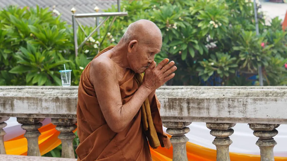 กราบสาธุ!! หลวงปู่ทวนเสกหยุดฝนในงานเททอง ลูกศิษย์เผยเห็นกับตา ทำเอาอึ้งกันทั้งงานบุญ