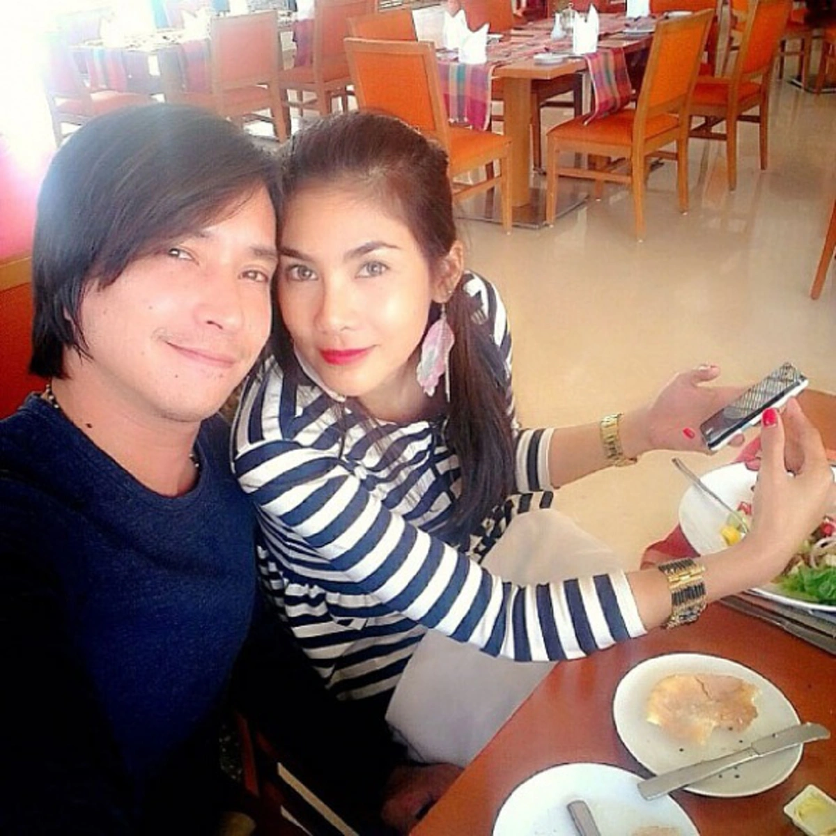 #สั่นสะเทือนไปทั้งวงการ!! "อีแย้ม - นุ่น รมิดา" ไม่สนคำนินทา อยู่กินก่อนแต่ง "หลุยส์ สก๊อต" 10 ปี รักยังมั่นคง แถมไม่เคยคิดเรื่องสินสอด !!