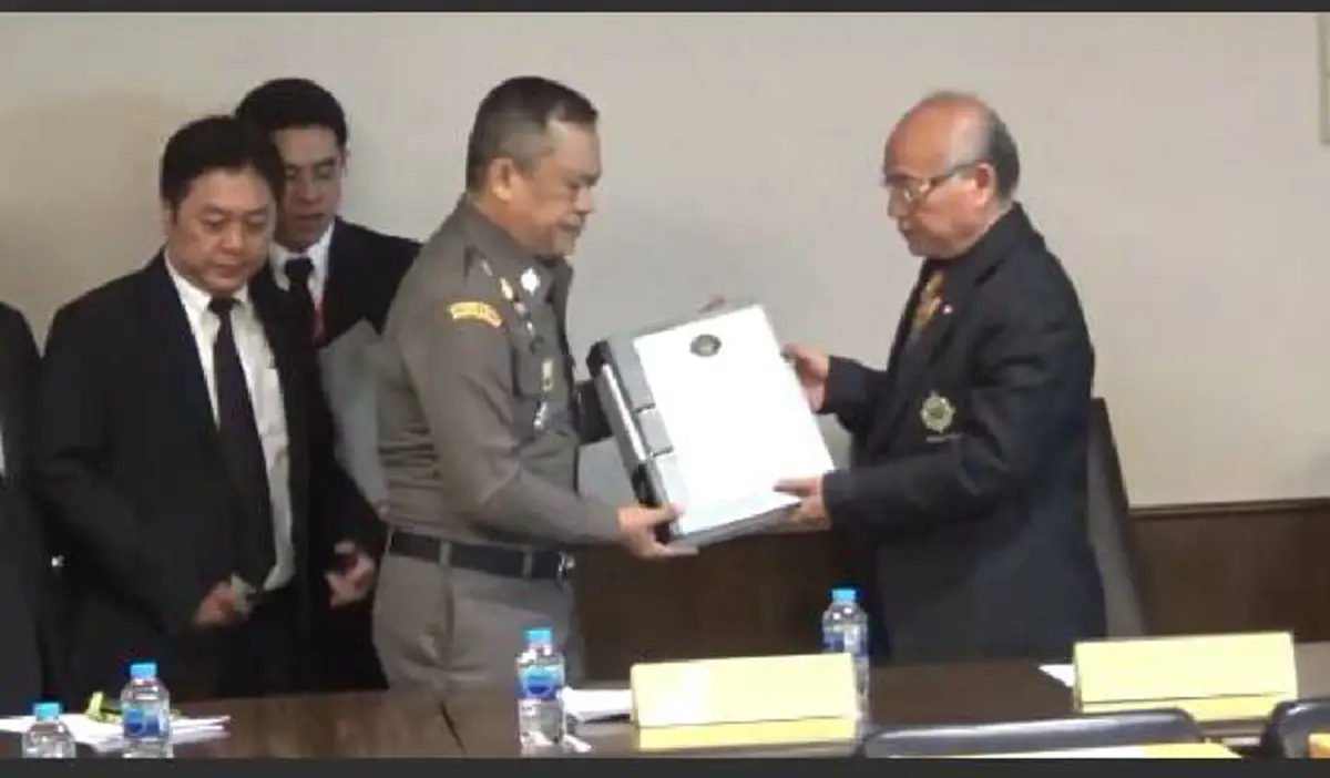 ชัดๆไปเลย !!!!  "อัยการ" แถลง "ร.ต.ท.จรูญ -ปรีชา" ใครเจ้าของล็อตตารี่...ที่แน่ๆทำคดีไม่ตามกระแสสังคม (มีคลิป)