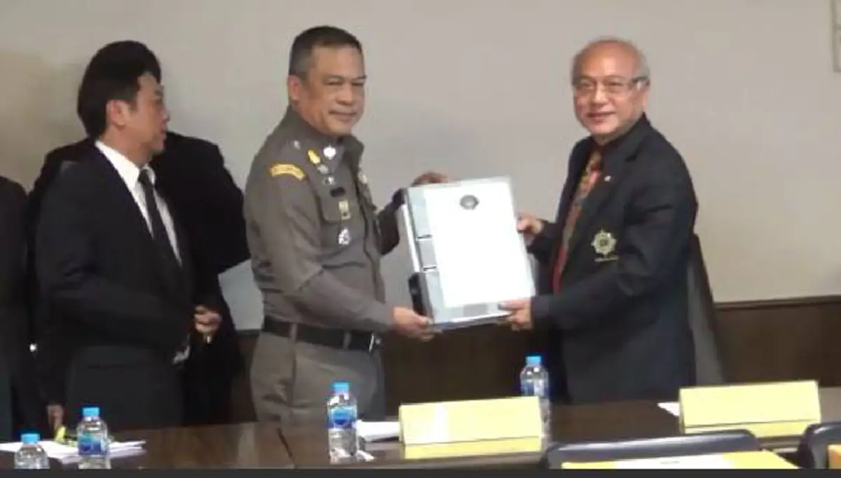 ชัดๆไปเลย !!!!  "อัยการ" แถลง "ร.ต.ท.จรูญ -ปรีชา" ใครเจ้าของล็อตตารี่...ที่แน่ๆทำคดีไม่ตามกระแสสังคม (มีคลิป)