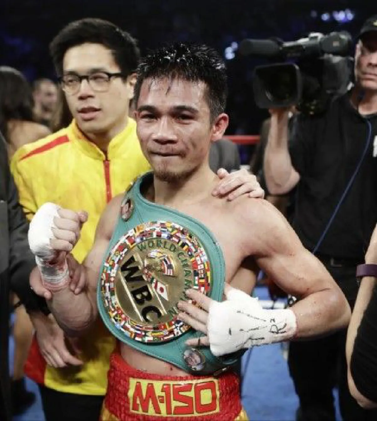 ช็อตต่อช็อต!!! นาที "บิ๊กตู่" สวมนวมปล่อยหมัดใส่ "เจ้าแหลม" ทำเจ้าตัวหลบอย่างไว บอกเลยยอมให้แค่คนนี้คนเดียว!? (ชมภาพ)