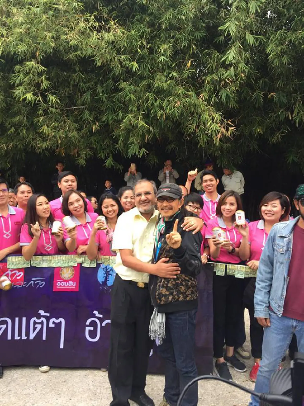 เศรษฐีใจบุญกับหลุมรองเท้า…น้าแอ๊ด เล่าเพียงสัมผัสแรกเจอจิมมี่ รู้ซึ้งความเมตตา ถ่อมตน ขอเคารพเป็นพี่ชาย ตามไปเยี่ยมที่เมืองนคร พร้อม1คำถาม?