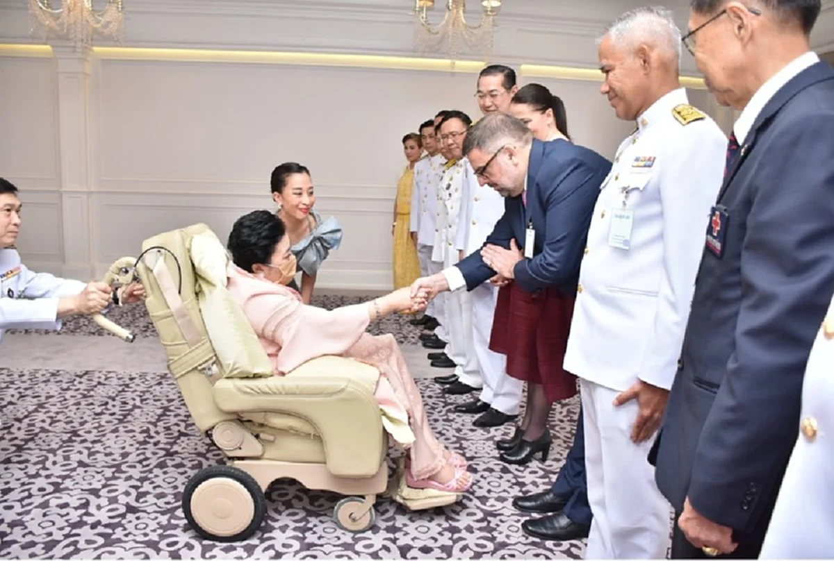 ปชช.ปลาบปลื้มภาพความผูกพัน พระองค์เจ้าโสมสวลีฯทรงฉายพระรูปคู่เจ้าฟ้าพัชรกิติยาภาฯ