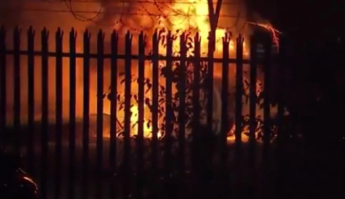 โลกอาลัย2นักบินฮีโร่ เสียสละพาเฮลิคอปเตอร์เสี่ยวิชัยหลบไม่ให้ตกใส่กลุ่มคน ไม่ให้ชนสนาม