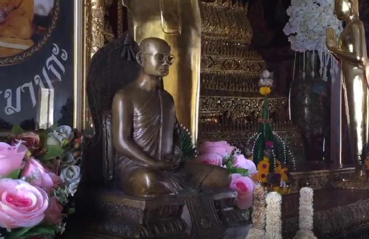 รูปหล่อของพระบาทสมเด็จพระปรมินทร์ทรมหาภูมิพลอดุลยเดชบรมนาถบพิตร รัชกาลที่ 9 