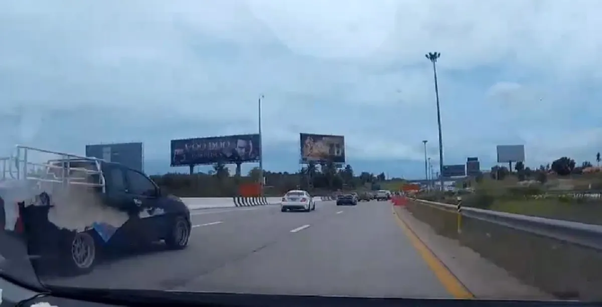 จำไปชั่วชีวิต "เจ้าของซูเปอร์คาร์"โดน"กระบะ" ซิ่งชนท้าย หล่อทั้งรถ ทั้งหัวใจ ถ้าเป็นคนอื่นคงเอาเรื่องคุณไปเเล้ว ดีนะที่เป็นผม!! (คลิป)