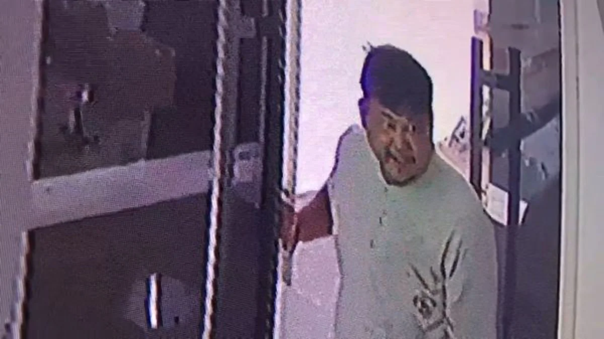 มึงต้องการอะไร!!! ดูสดๆ นาที "เปิ้ล นาคร" เดือดบุกโรงพักดูหน้า "โจรบุกบ้าน" หลังขโมยรถ-ลักพาตัวเด็กอนุบาลไปด้วย!!! (มีคลิป)