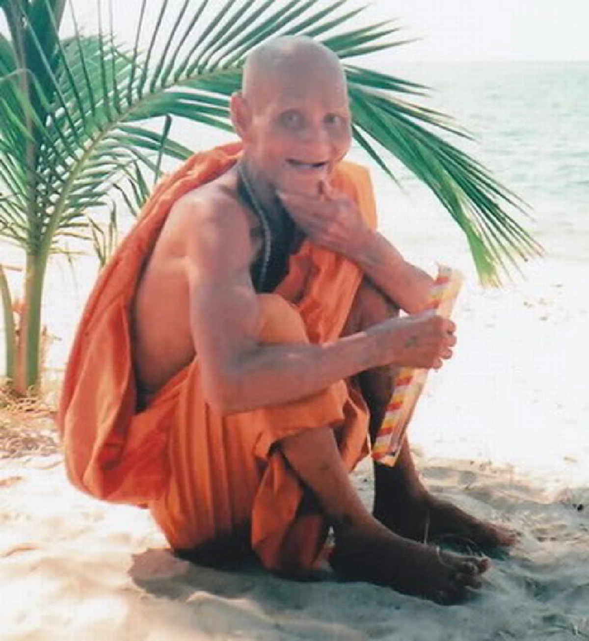 ลงไปอยู่ในน้ำ..เป็นครึ่งวัน ลูกศิษย์ลงไปงม พบ  นั่งเล่นบนขอนไม้ใต้น้ำเฉยเลย.."หลวงปู่สรวง เทวดาเดินเดิน"แม้บนผิวน้ำ..ยังเดินได้อย่างอัศจรรย์